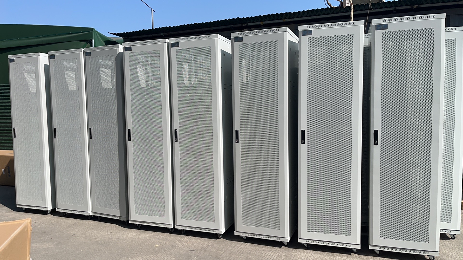 白色網(wǎng)絡(luò)機(jī)柜：高端網(wǎng)絡(luò)設(shè)備的理想之選